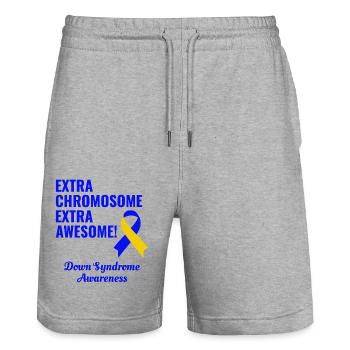 Down-Syndrom-Tag Extra Chromosom Extra Awesome - Stanley/Stella Unisex Bio Joggingshorts Trainer  - Grau meliert - Vorne - Nik (191cm) & Marisol (170cm)