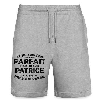 Patrice Ein Name, eine Haltung L'Humor Patrice - Stanley/Stella Unisex Bio Joggingshorts Trainer  - Grau meliert - Vorne - Nik (191cm) & Marisol (170cm)
