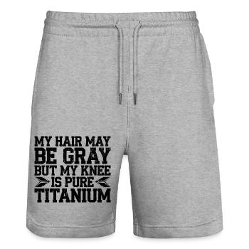 Humorvoll und stark trotz OP - Stanley/Stella Unisex Bio Joggingshorts Trainer  - Grau meliert - Vorne - Nik (191cm) & Marisol (170cm)