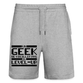 Un geek ne vieillit pas il level up - Short de jogging bio TRAINER Stanley/Stella unisexe - gris chiné - Devant - Nik (191cm) & Marisol (170cm)