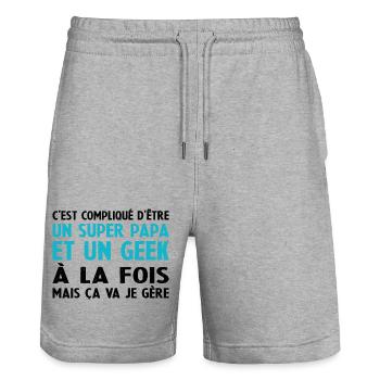 Homme Cadeau Super Papa Geek Qui Gère Humoristique - Short de jogging bio TRAINER Stanley/Stella unisexe - gris chiné - Devant - Nik (191cm) & Marisol (170cm)