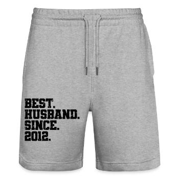 Bester Ehemann seit 2012, Geschenk zum 11-jährigen Jubiläum - Stanley/Stella Unisex Bio Joggingshorts Trainer  - Grau meliert - Vorne - Nik (191cm) & Marisol (170cm)