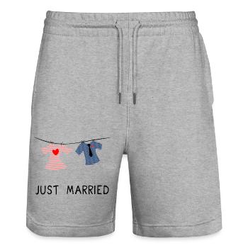 JUST MARRIED. MARRIED. ES LEBE DIE EHE - Stanley/Stella Unisex Bio Joggingshorts Trainer  - Grau meliert - Vorne - Nik (191cm) & Marisol (170cm)