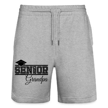 Senior 2023 Opa stolzer Opa von Absolventen - Stanley/Stella Unisex Bio Joggingshorts Trainer  - Grau meliert - Vorne - Nik (191cm) & Marisol (170cm)