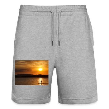 Sonnenuntergang am Staffelsee - Stanley/Stella Unisex Bio Joggingshorts Trainer  - Grau meliert - Vorne - Nik (191cm) & Marisol (170cm)