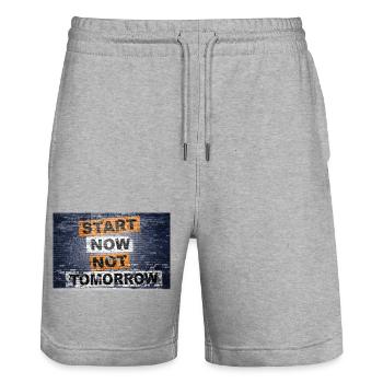 Start Now Not Tomorrow Spruch Schriftzug Graffiti - Stanley/Stella Unisex Bio Joggingshorts Trainer  - Grau meliert - Vorne - Nik (191cm) & Marisol (170cm)