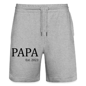 Papa est. 2023 - Stanley/Stella Unisex Bio Joggingshorts Trainer  - Grau meliert - Vorne - Nik (191cm) & Marisol (170cm)