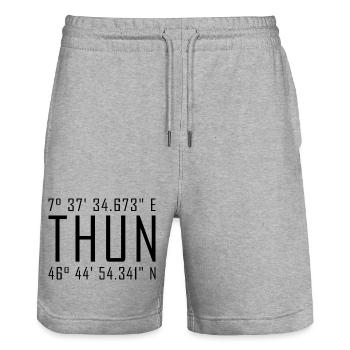 Coordonnées de Thun – Typographie avec référence locale Besch - Short de jogging bio TRAINER Stanley/Stella unisexe - gris chiné - Devant - Nik (191cm) & Marisol (170cm)