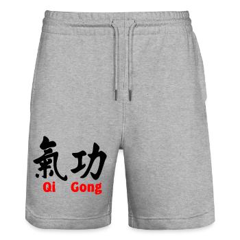 QI gong avec texte horizontal avec texte rouge - Short de jogging bio TRAINER Stanley/Stella unisexe - gris chiné - Devant - Nik (191cm) & Marisol (170cm)