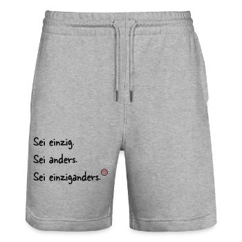 Sei einziganders - Stanley/Stella Unisex Bio Joggingshorts Trainer  - Grau meliert - Vorne - Nik (191cm) & Marisol (170cm)