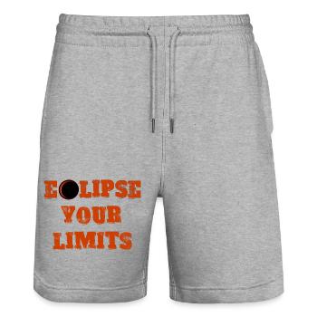 Überschreiten Sie Ihre Grenzen 2025 - Stanley/Stella Unisex Bio Joggingshorts Trainer  - Grau meliert - Vorne - Nik (191cm) & Marisol (170cm)