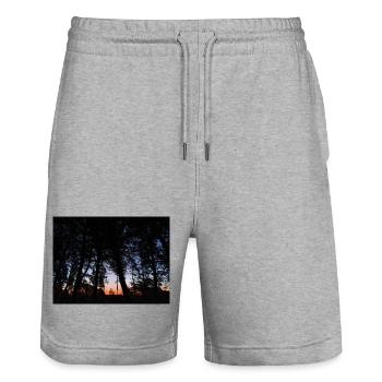 Silhouette of Trees bei Sonnenuntergang - Stanley/Stella Unisex Bio Joggingshorts Trainer  - Grau meliert - Vorne - Nik (191cm) & Marisol (170cm)