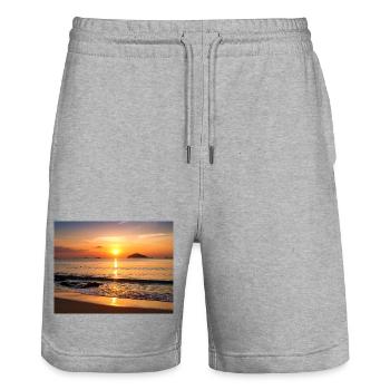 Coucher de soleil tropical sur la plage - Short de jogging bio TRAINER Stanley/Stella unisexe - gris chiné - Devant - Nik (191cm) & Marisol (170cm)