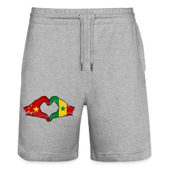 Chine Sénégal drapeau mains forme de coeur utilisé - Short de jogging bio TRAINER Stanley/Stella unisexe - gris chiné - Devant - Nik (191cm) & Marisol (170cm)