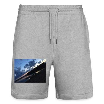 Sonnenuntergang am See mit einem Ziegelboot - Stanley/Stella Unisex Bio Joggingshorts Trainer  - Grau meliert - Vorne - Nik (191cm) & Marisol (170cm)