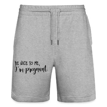 Be nice to me, I'm pregnant (schwarze Schrift) - Stanley/Stella Unisex Bio Joggingshorts Trainer  - Grau meliert - Vorne - Nik (191cm) & Marisol (170cm)