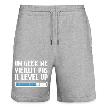 A geek doesn't get old, he level up Retro Gaming - Stanley/Stella Trainer Unisex Organic Jogging Shorts - heather grey - Front - Nik (191cm) & Marisol (170cm)