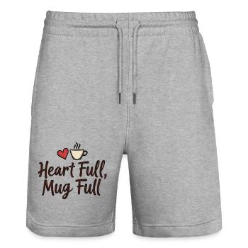 Heart Full, Mug Full – Kaffee- Glühwein- Liebe - Stanley/Stella Unisex Bio Joggingshorts Trainer  - Grau meliert - Vorne - Nik (191cm) & Marisol (170cm)