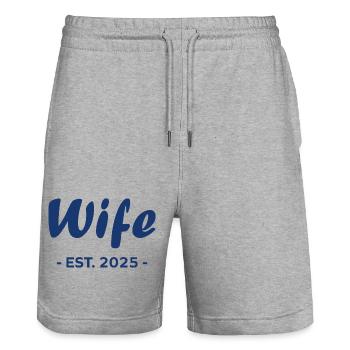 Ehefrau ist 2025 - Stanley/Stella Unisex Bio Joggingshorts Trainer  - Grau meliert - Vorne - Nik (191cm) & Marisol (170cm)