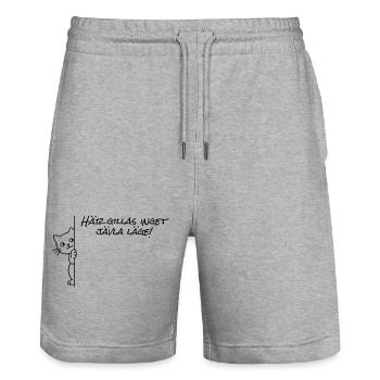 Kein Ort gefällt hier - Stanley/Stella Unisex Bio Joggingshorts Trainer  - Grau meliert - Vorne - Nik (191cm) & Marisol (170cm)