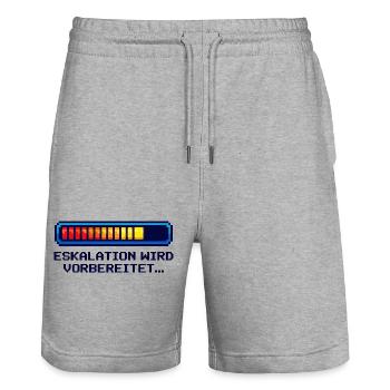 „Eskalations Shirt“ – Nerd & Geek Style (deutsch) - Stanley/Stella Unisex Bio Joggingshorts Trainer  - Grau meliert - Vorne - Nik (191cm) & Marisol (170cm)