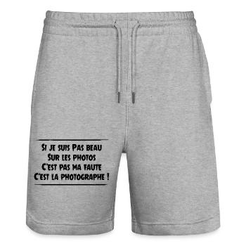 Es ist nicht meine Schuld, sondern die des Fotografen! - Stanley/Stella Unisex Bio Joggingshorts Trainer  - Grau meliert - Vorne - Nik (191cm) & Marisol (170cm)