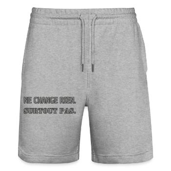 Ändert nichts. Auf keinen Fall. - Stanley/Stella Unisex Bio Joggingshorts Trainer  - Grau meliert - Vorne - Nik (191cm) & Marisol (170cm)
