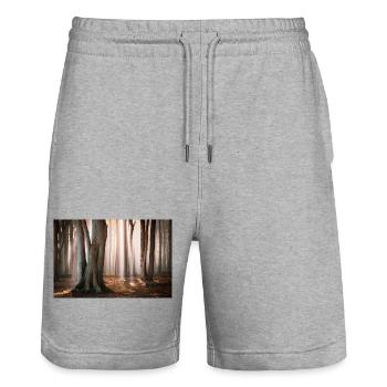 Waldlicht: Sonnenstrahlen im Nebelwald - Stanley/Stella Unisex Bio Joggingshorts Trainer  - Grau meliert - Vorne - Nik (191cm) & Marisol (170cm)