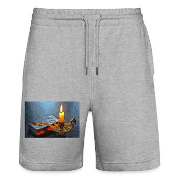 Kerzenbeleuchtete, antiquarische Aura - Stanley/Stella Unisex Bio Joggingshorts Trainer  - Grau meliert - Vorne - Nik (191cm) & Marisol (170cm)
