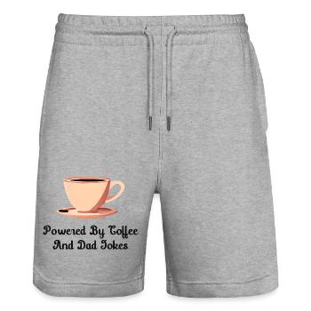 Angetrieben von Kaffee und Papa-Witzen - Stanley/Stella Unisex Bio Joggingshorts Trainer  - Grau meliert - Vorne - Nik (191cm) & Marisol (170cm)