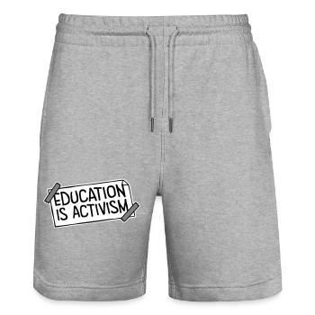 L’éducation est activisme Bildung Aktivismus Déclaration - Short de jogging bio TRAINER Stanley/Stella unisexe - gris chiné - Devant - Nik (191cm) & Marisol (170cm)
