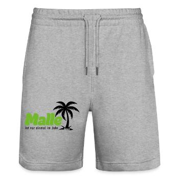  Malle ist nur einmal im Jahr 2027 – grün - Stanley/Stella Unisex Bio Joggingshorts Trainer  - Grau meliert - Vorne - Nik (191cm) & Marisol (170cm)