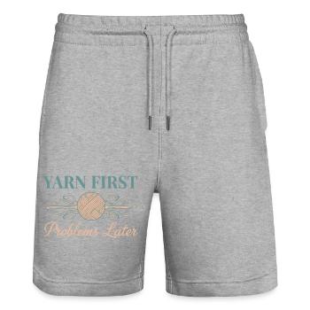 Crochet Lover Garn Erste Probleme später Lustig - Stanley/Stella Unisex Bio Joggingshorts Trainer  - Grau meliert - Vorne - Nik (191cm) & Marisol (170cm)