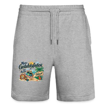 Geduldsfaden Im Urlaub Strandmotiv - Stanley/Stella Unisex Bio Joggingshorts Trainer  - Grau meliert - Vorne - Nik (191cm) & Marisol (170cm)