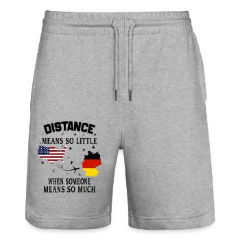 Distanz bedeutet so wenig, wenn jemand viel bedeutet - Stanley/Stella Unisex Bio Joggingshorts Trainer  - Grau meliert - Vorne - Nik (191cm) & Marisol (170cm)