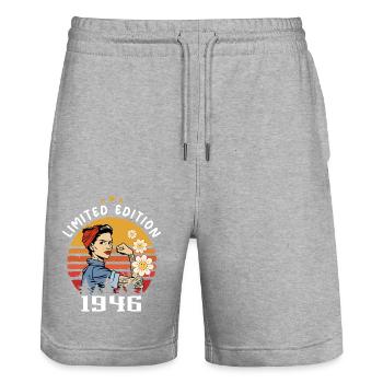 Retro Geburtsjahr 1946 Vintage Geburtstag 1946 - Stanley/Stella Unisex Bio Joggingshorts Trainer  - Grau meliert - Vorne - Nik (191cm) & Marisol (170cm)