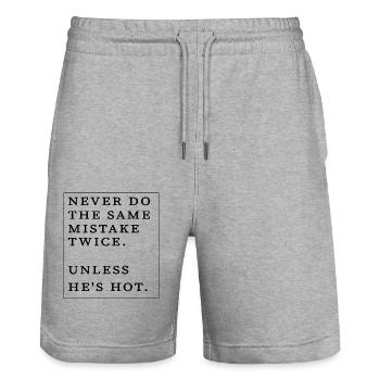 Ne faites jamais deux fois la même erreur à moins qu’il ne soit chaud - Short de jogging bio TRAINER Stanley/Stella unisexe - gris chiné - Devant - Nik (191cm) & Marisol (170cm)