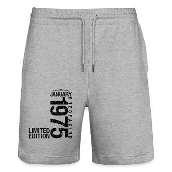 Geburtstag Januar 1975 Januar geboren im Januar - Stanley/Stella Unisex Bio Joggingshorts Trainer  - Grau meliert - Vorne - Nik (191cm) & Marisol (170cm)
