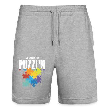 Tous les jours je suis Puzzl’n Piece Jigsaw Puzzle - Short de jogging bio TRAINER Stanley/Stella unisexe - gris chiné - Devant - Nik (191cm) & Marisol (170cm)