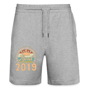 April 2019. Geburtstagsgeschenk April 2019 April - Stanley/Stella Unisex Bio Joggingshorts Trainer  - Grau meliert - Vorne - Nik (191cm) & Marisol (170cm)