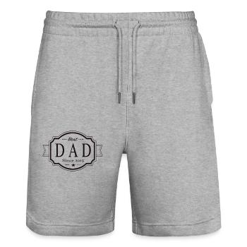Meilleur papa depuis 2015 - Short de jogging bio TRAINER Stanley/Stella unisexe - gris chiné - Devant - Nik (191cm) & Marisol (170cm)