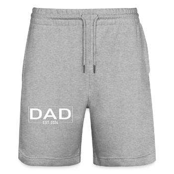 DAD - est. 2024 - Papa im Jahr 2024 Baby - Stanley/Stella Unisex Bio Joggingshorts Trainer  - Grau meliert - Vorne - Nik (191cm) & Marisol (170cm)