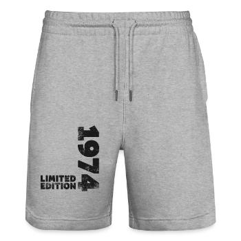 Vintage 1974 Jahrgang geboren Geburtstag Geschenk - Stanley/Stella Unisex Bio Joggingshorts Trainer  - Grau meliert - Vorne - Nik (191cm) & Marisol (170cm)