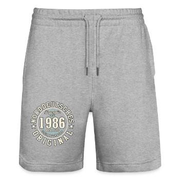 40. Geburtstag 2026 Norddeutsches Original Männer - Stanley/Stella Unisex Bio Joggingshorts Trainer  - Grau meliert - Vorne - Nik (191cm) & Marisol (170cm)