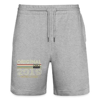 Original 2019 Millésime Rétro Anniversaire Vintage - Short de jogging bio TRAINER Stanley/Stella unisexe - gris chiné - Devant - Nik (191cm) & Marisol (170cm)