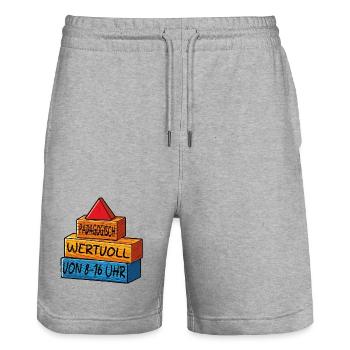 Pädagogisch wertvoll von 8 - 16uhr - Stanley/Stella Unisex Bio Joggingshorts Trainer  - Grau meliert - Vorne - Nik (191cm) & Marisol (170cm)