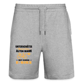 Einen alten Mann mit einem E-Bike - Stanley/Stella Unisex Bio Joggingshorts Trainer  - Grau meliert - Vorne - Nik (191cm) & Marisol (170cm)