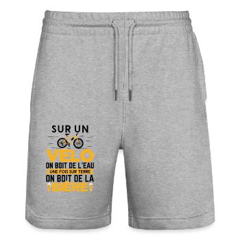 Vélo Humour Homme Cycliste Cadeau Retraite - Short de jogging bio TRAINER Stanley/Stella unisexe - gris chiné - Devant - Nik (191cm) & Marisol (170cm)