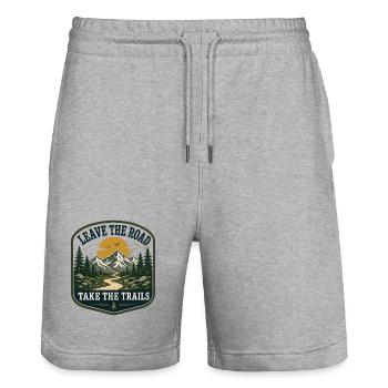 Verlassen Sie die Straße, nehmen Sie die Pfade - Stanley/Stella Unisex Bio Joggingshorts Trainer  - Grau meliert - Vorne - Nik (191cm) & Marisol (170cm)