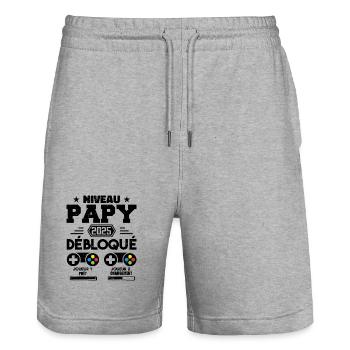 Niveau Papy Débloqué Futur Grand Père 2025 Cadeau - Short de jogging bio TRAINER Stanley/Stella unisexe - gris chiné - Devant - Nik (191cm) & Marisol (170cm)